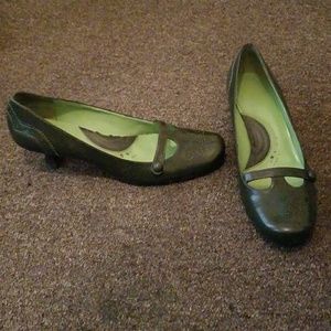 Kitten Heel Kenneth Cole shoes